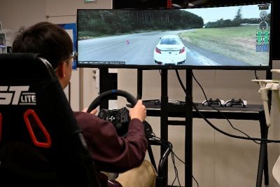 レーシングシミュレーターの写真