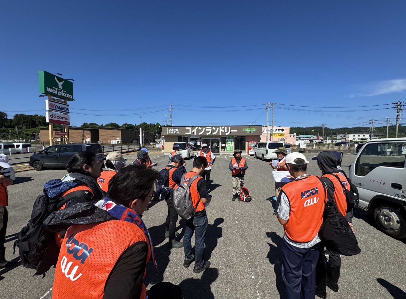 作業の説明を受ける様子の写真